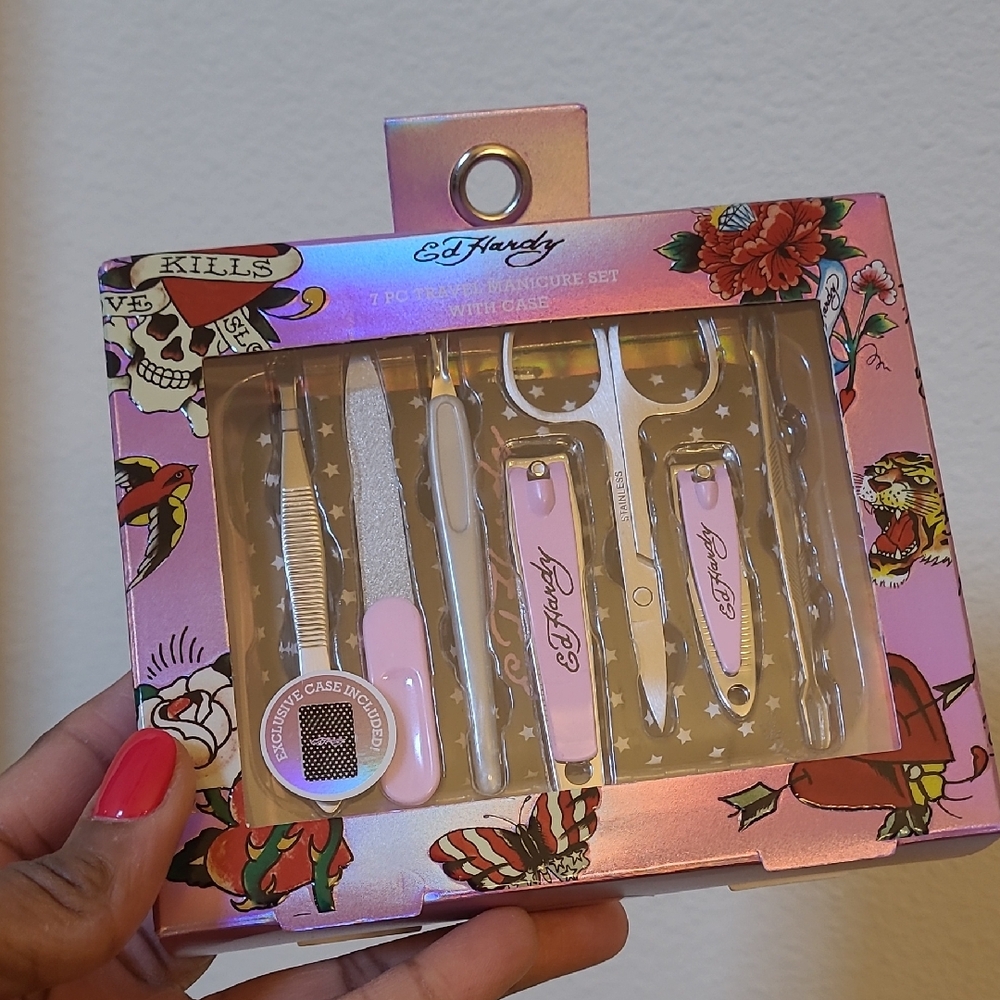 Ed Hardy Pink 7pc Manicure Set